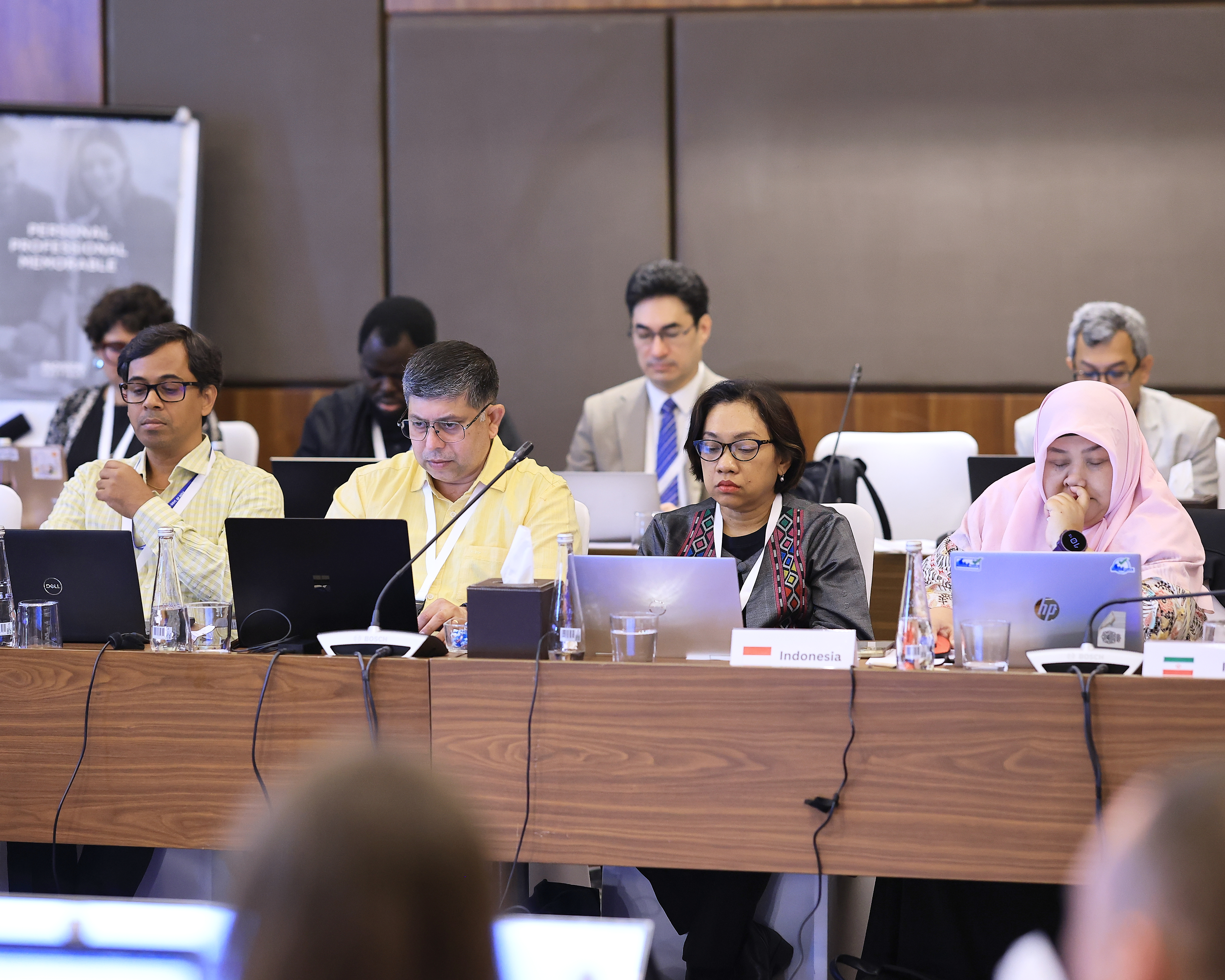 Dr. Udaya Bhaskar (most left) and Dr. Aneesh Lotliker from the INCOIS with Dr. Nelly Riama, at the IOCINDIO-01